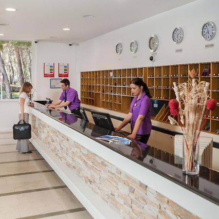 Hotel Zora Pavilions Примоштен Екстер'єр фото